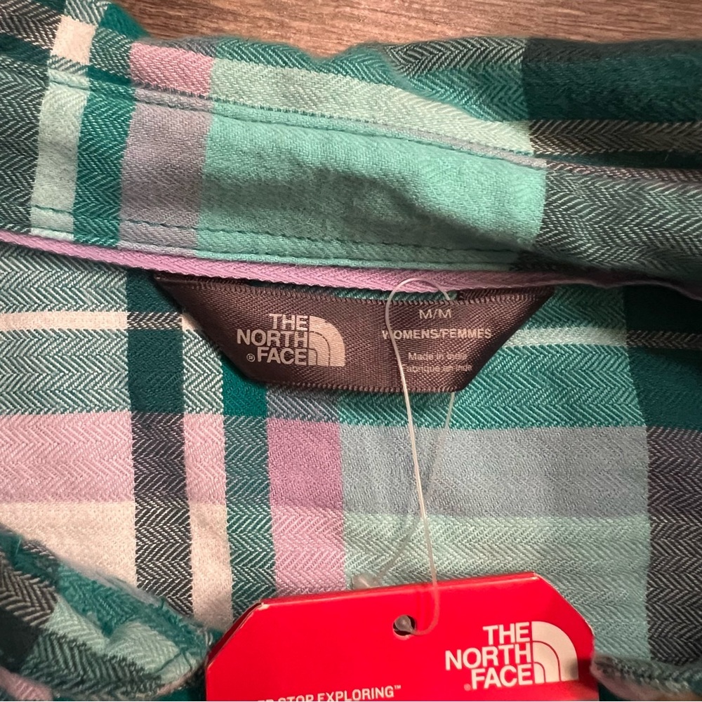 The North Face Women’s Medium Button Up Long Sleeve NWT - Picture 2 of 7